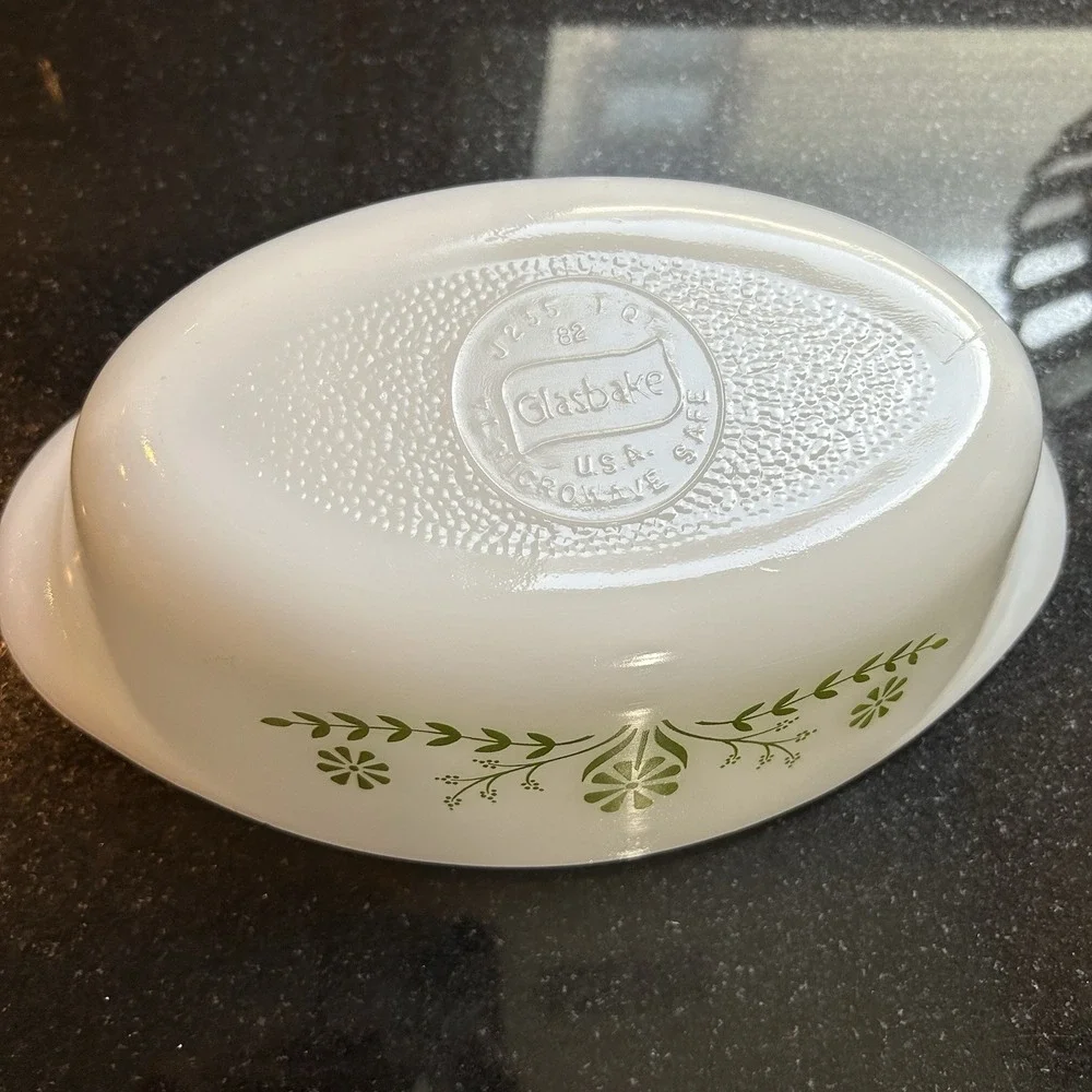 Vintage Glasbake Milk Glass Green Daisy Floral Casserole Dish 1 Qt,‎ Granny